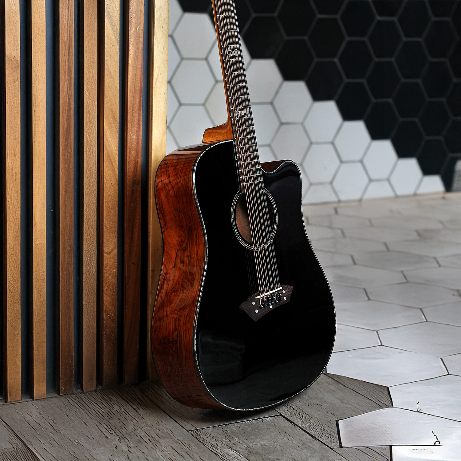 Karma INFINITY Docerola (Zurda) 12-BLK + ESTUCHE RÍGIDO