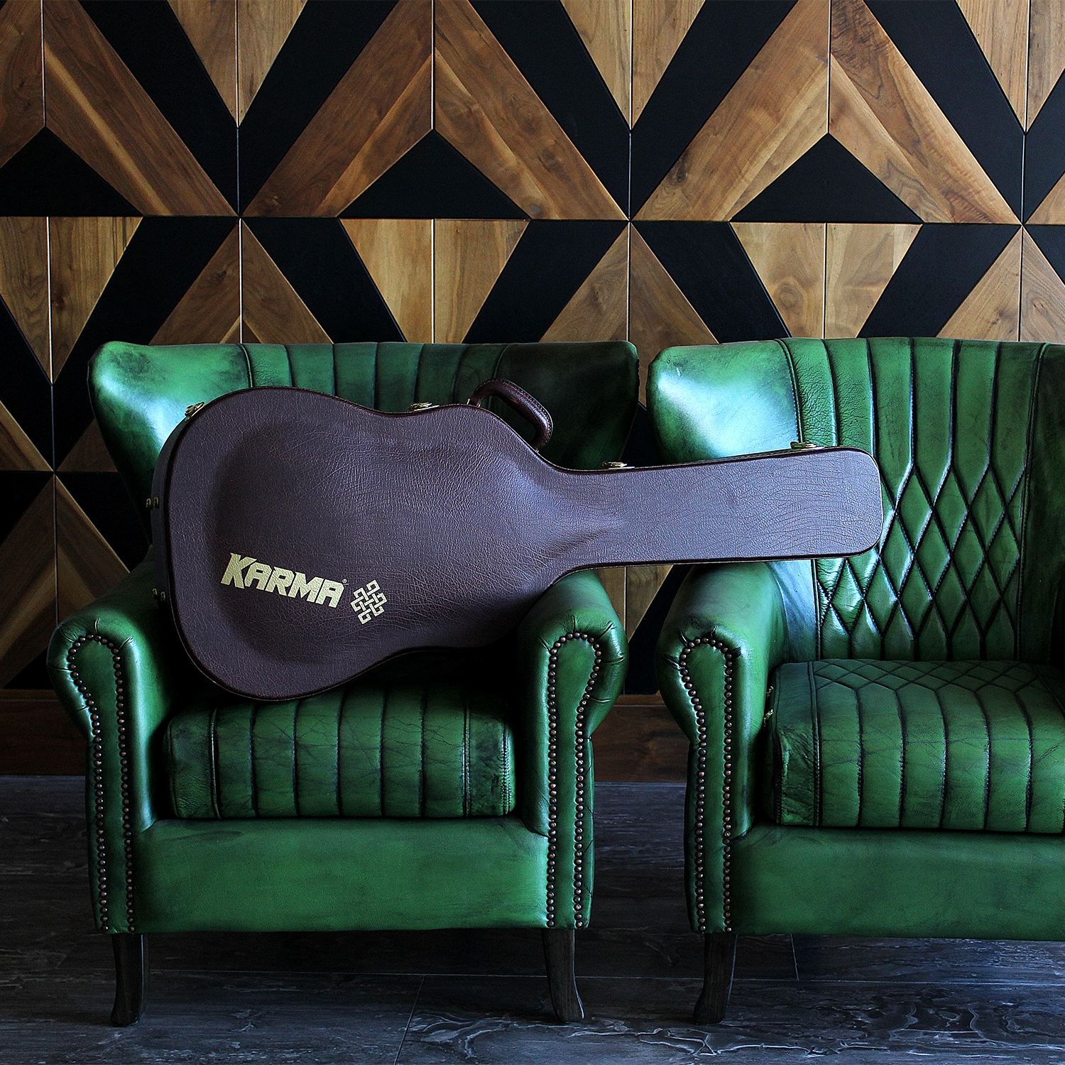 Karma INFINITY Docerola (Zurda) 12-BLK + ESTUCHE RÍGIDO